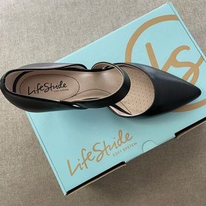 ⭐️Brand New⭐️ LifeStride 8.5M Black Strap Pump